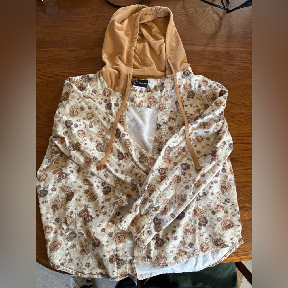 Floral hooded shirt jacket with Button Details
